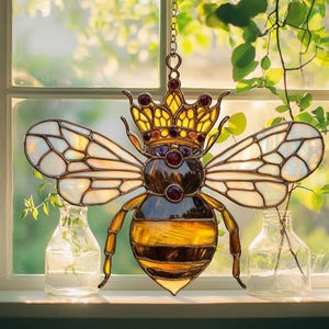 Royal Bee Acrylic Suncatcher, Majestic Crowned Window Ornament, Whimsical Personalized Gift For Women, Elegant Garden Home Decoration