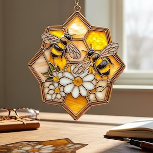 Handmade Bee Resin Suncatcher | Hexagon Honeycomb Window Decor, Daisy Flower Faux Stained Glass Art, Nature Lover Garden Hanging Gift